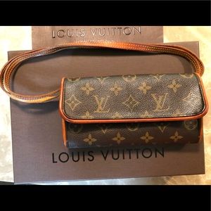 Louis Vuitton Monogram Pochette Crossbody/Clutch